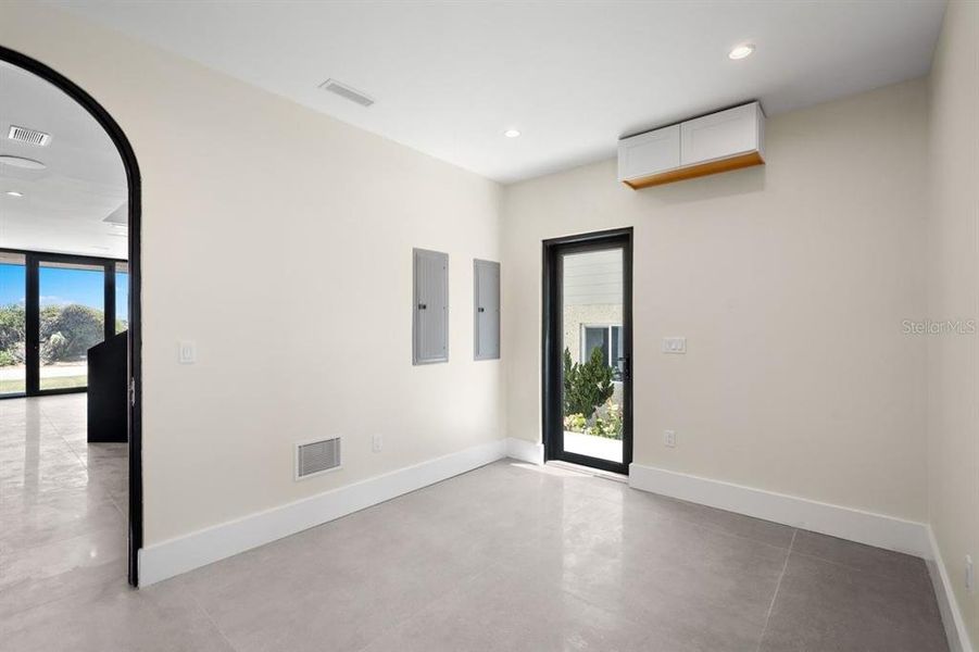 Spacious, unfurnished interior of a new home in , New Smyrna Beach (Image 47).