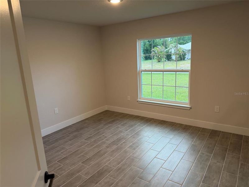 Spacious, unfurnished interior of a new home in Port Charlotte, Port Charlotte (Image 13).