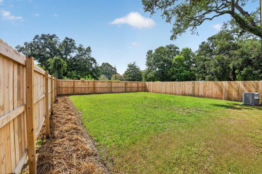 Exterior details and patio area of a home in , North Charleston (Image 4).