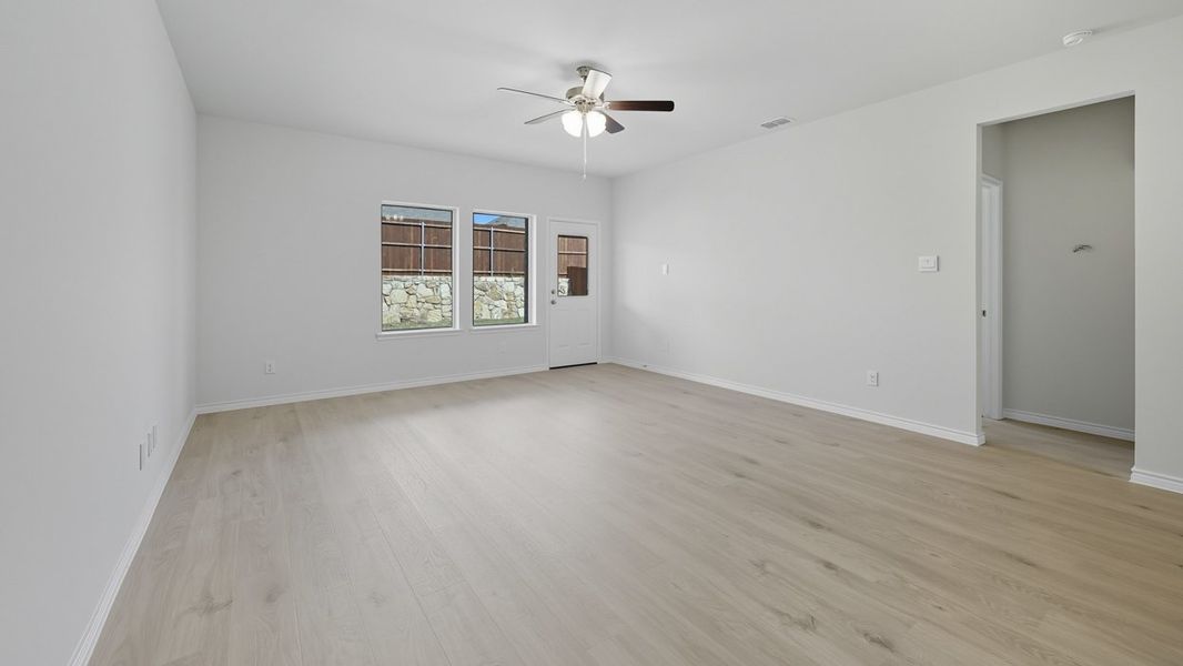 Spacious, unfurnished interior of a new home in Silverado, Aubrey (Image 5).