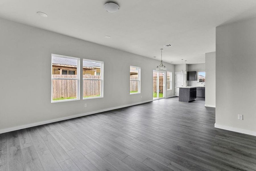 Spacious, unfurnished interior of a new home in Trails of Fossil Creek, Fort Worth (Image 23).