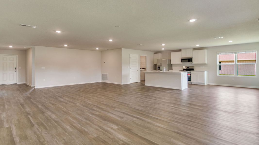 Spacious, unfurnished interior of a new home in The Enclave at Bar W Ranch, Baker (Image 14).