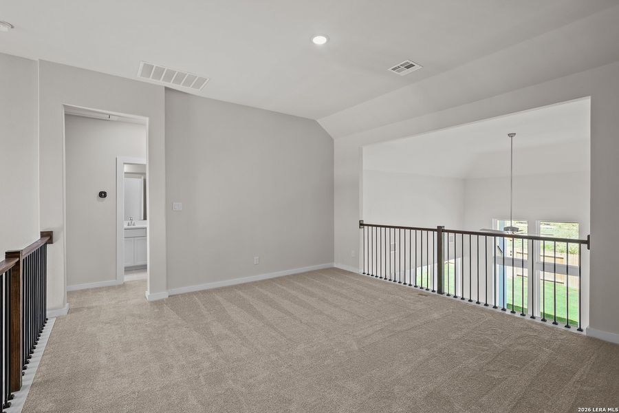Spacious, unfurnished interior of a new home in Buffalo Crossing, Cibolo (Image 23).