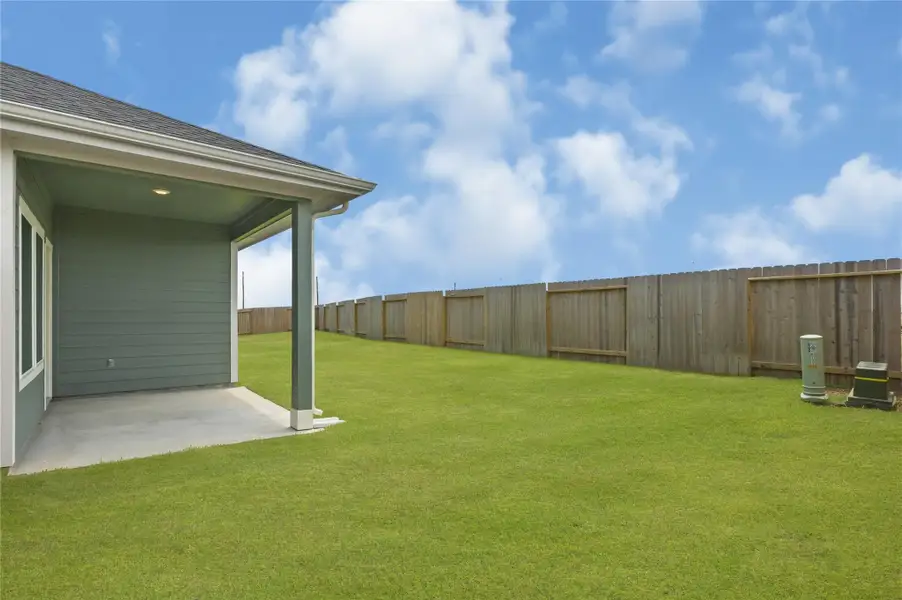 Exterior details and patio area of a home in Holly Ridge, Rosenberg (Image 4).