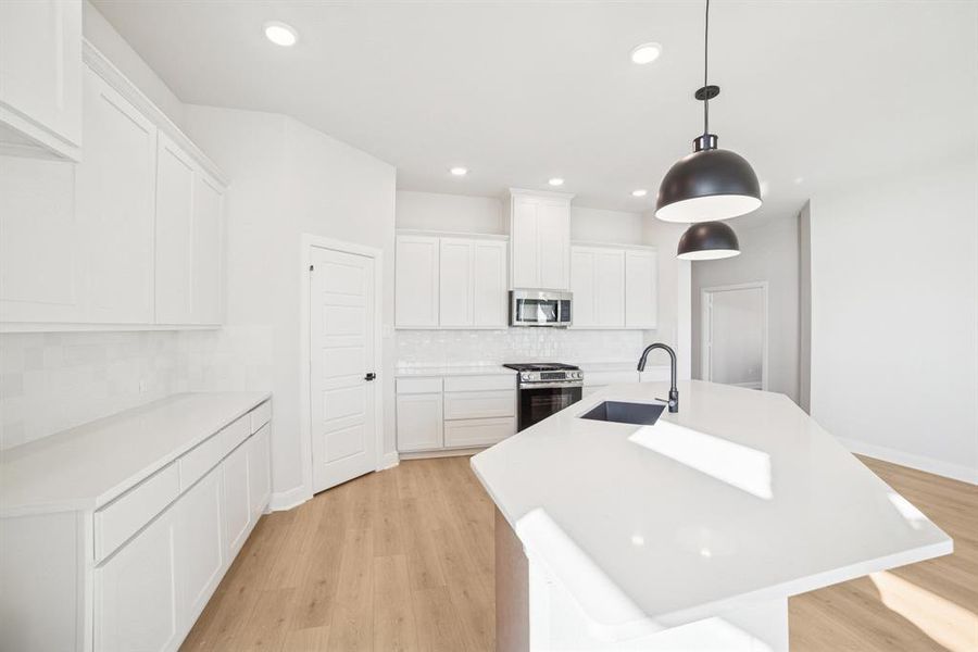 Furnished interior view inside a new home in Creekshaw – Classic, Royse City (Image 9).