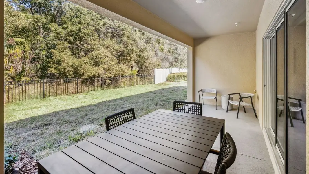 Exterior details and patio area of a home in Oak Pointe, Apopka (Image 2).