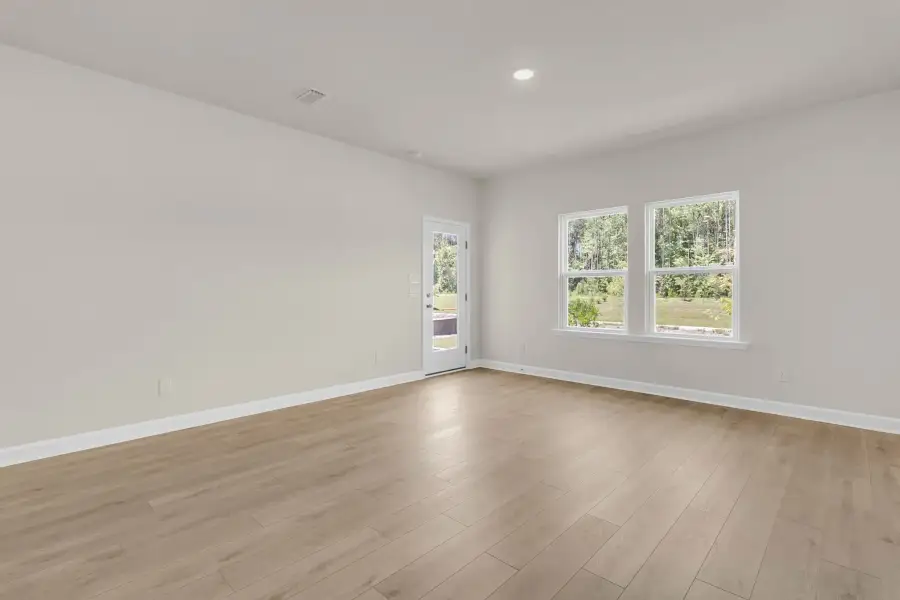 Similar Palmetto floorplan with Serene Collection. Features and finishes vary.