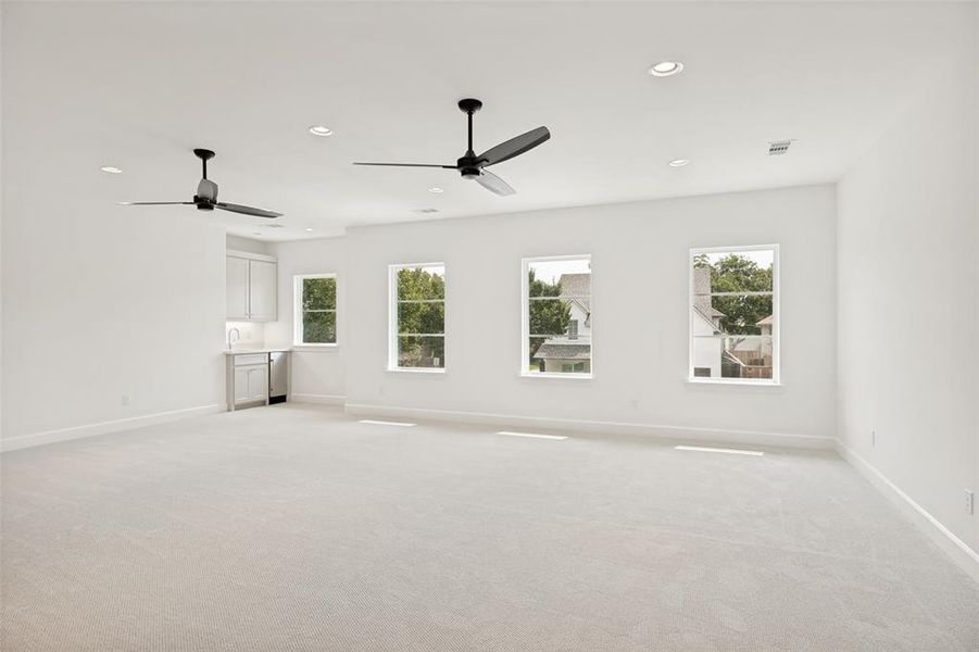 Spacious, unfurnished interior of a new home in , Dallas (Image 20).
