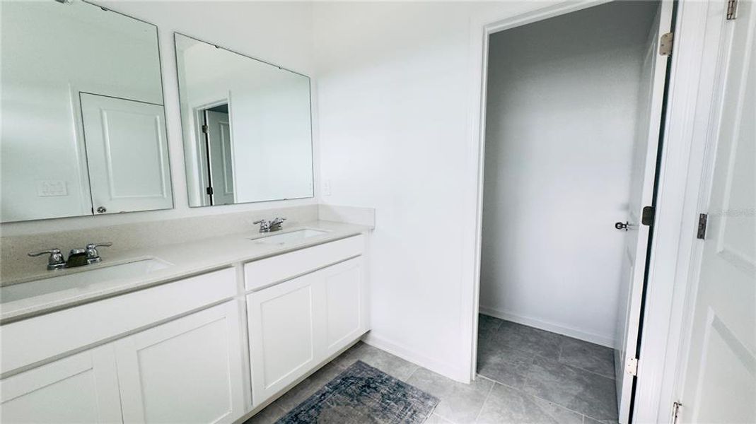 Furnished interior view inside a new home in , Davenport (Image 14).