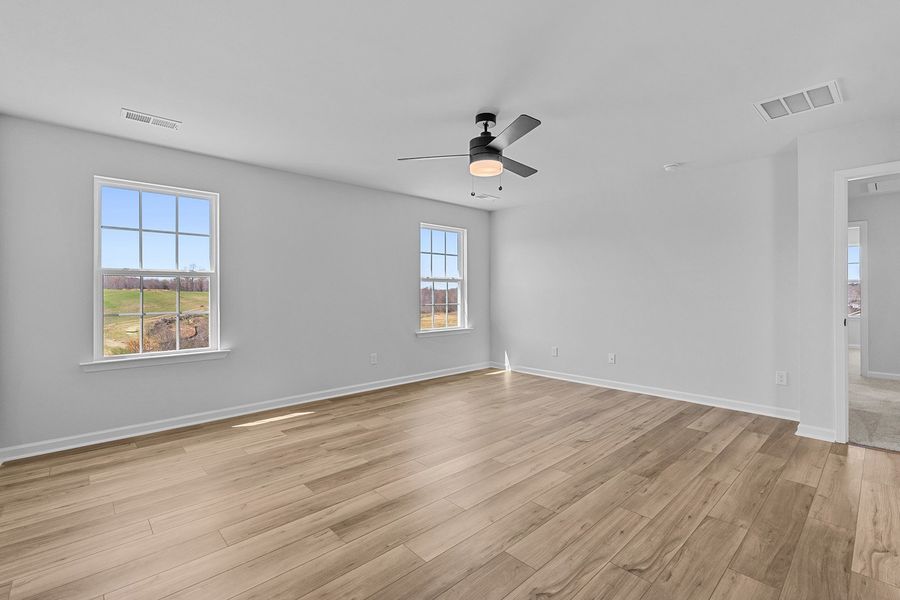 Spacious, unfurnished interior of a new home in Fieldstone, Lexington (Image 37).