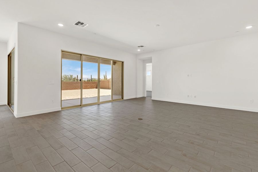 Spacious, unfurnished interior of a new home in Tavira at Twin Peaks, Marana (Image 9). Spacious, unfurnished interior of a new home in Tavira at Twin Peaks, Marana (Image 9).