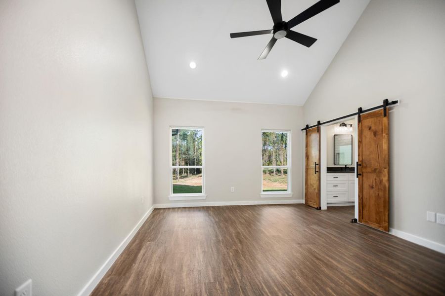 Spacious, unfurnished interior of a new home in , Huntington (Image 18).