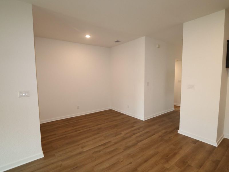 Spacious, unfurnished interior of a new home in Ambrose, La Marque (Image 16).