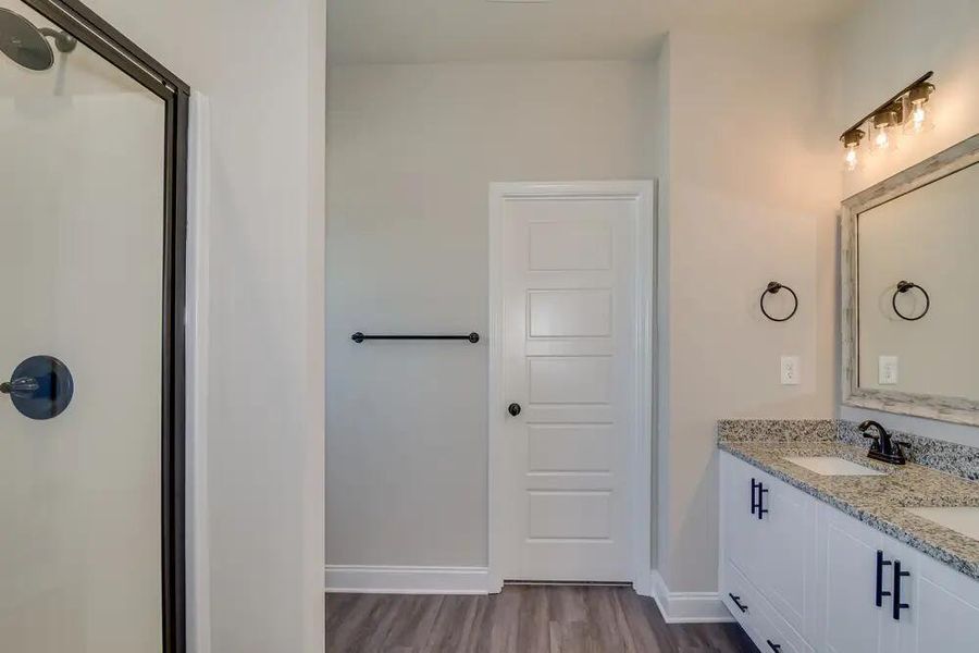 Spacious, unfurnished interior of a new home in , Edgefield (Image 6).