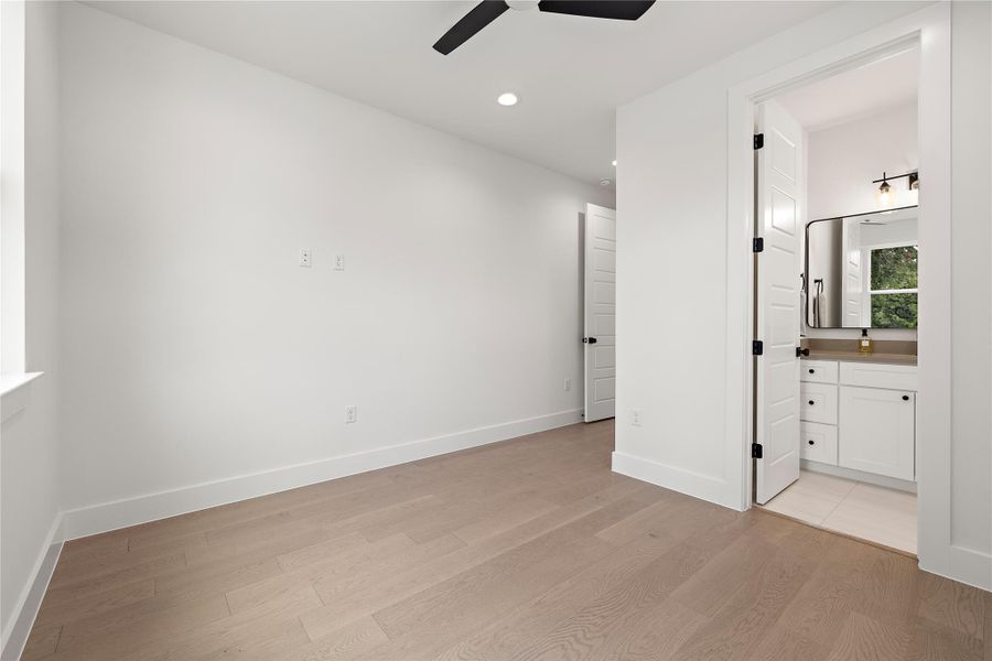 Bedroom with ensuite bath Bedroom with ensuite bath