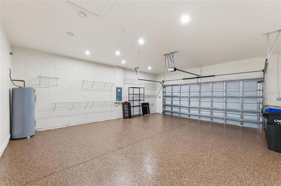 Spacious, unfurnished interior of a new home in , Venice (Image 25).