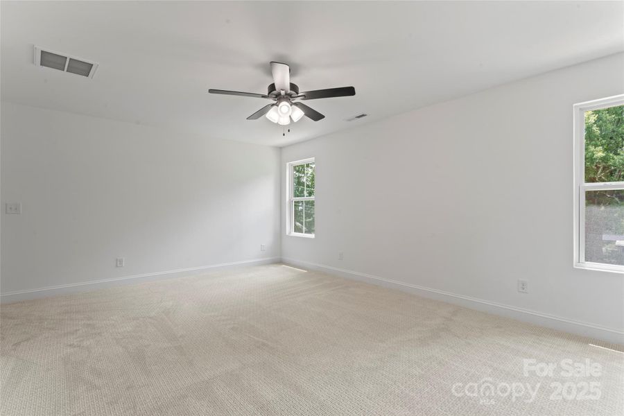 Spacious, unfurnished interior of a new home in , Harrisburg (Image 15).