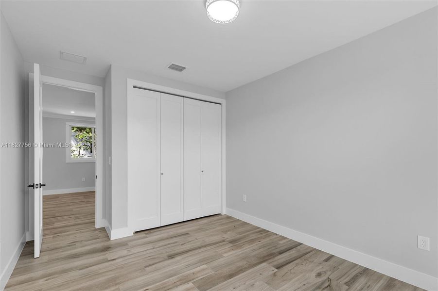 Spacious, unfurnished interior of a new home in , Key Largo (Image 35).
