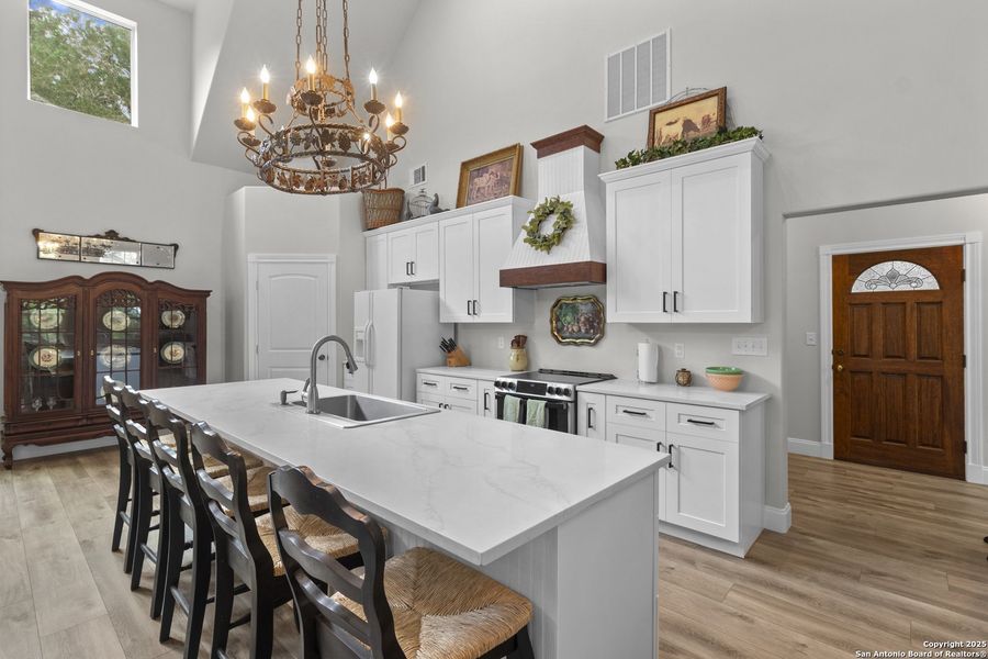 Furnished interior view inside a new home in , Bandera (Image 30).