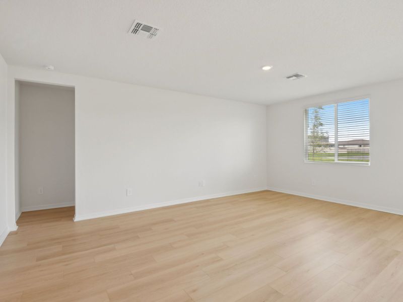Spacious, unfurnished interior of a new home in The Grove at Stuart Crossing - Classic Series, Bartow (Image 9).