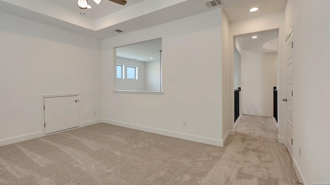 Spacious, unfurnished interior of a new home in Alsatian Oaks, Castroville (Image 17).