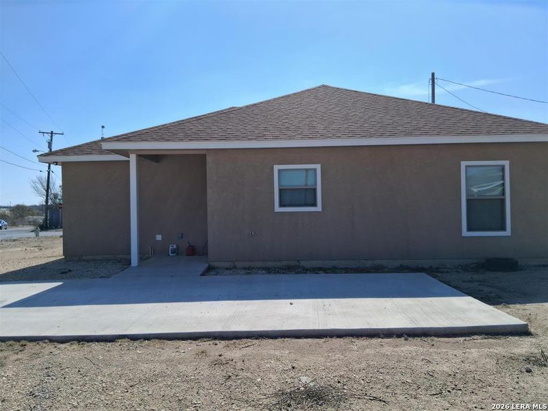 Exterior details and patio area of a home in , Del Rio (Image 19).