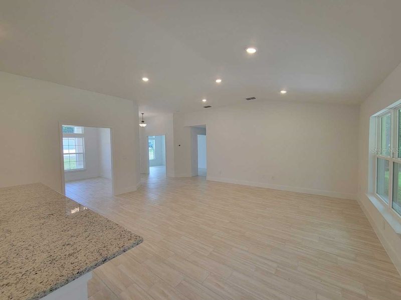 Spacious, unfurnished interior of a new home in Marion Oaks, Ocala (Image 13).