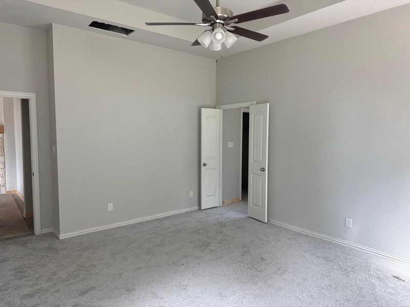 Spacious, unfurnished interior of a new home in Covenant Springs, Springtown (Image 4).