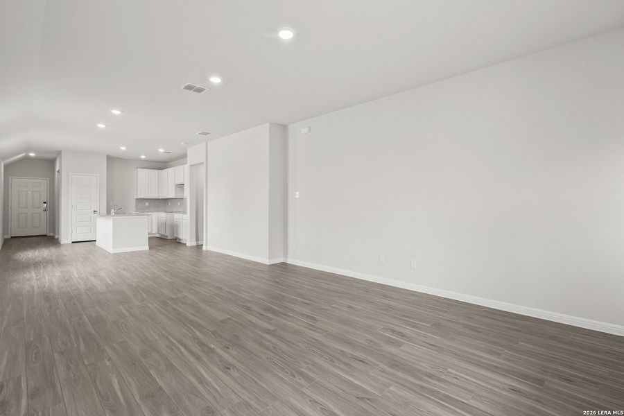 Spacious, unfurnished interior of a new home in Applewhite Meadows, San Antonio (Image 18).