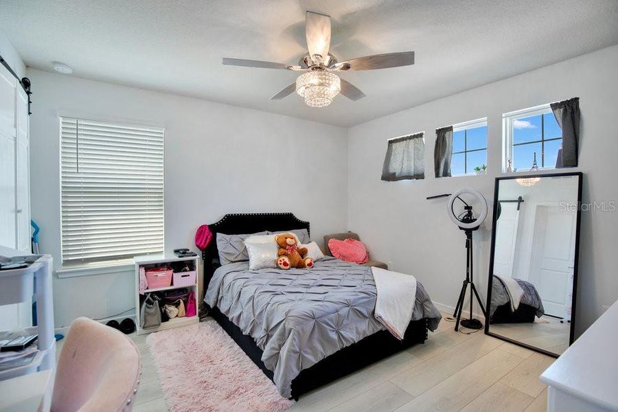 Furnished interior view inside a new home in , Orlando (Image 16).