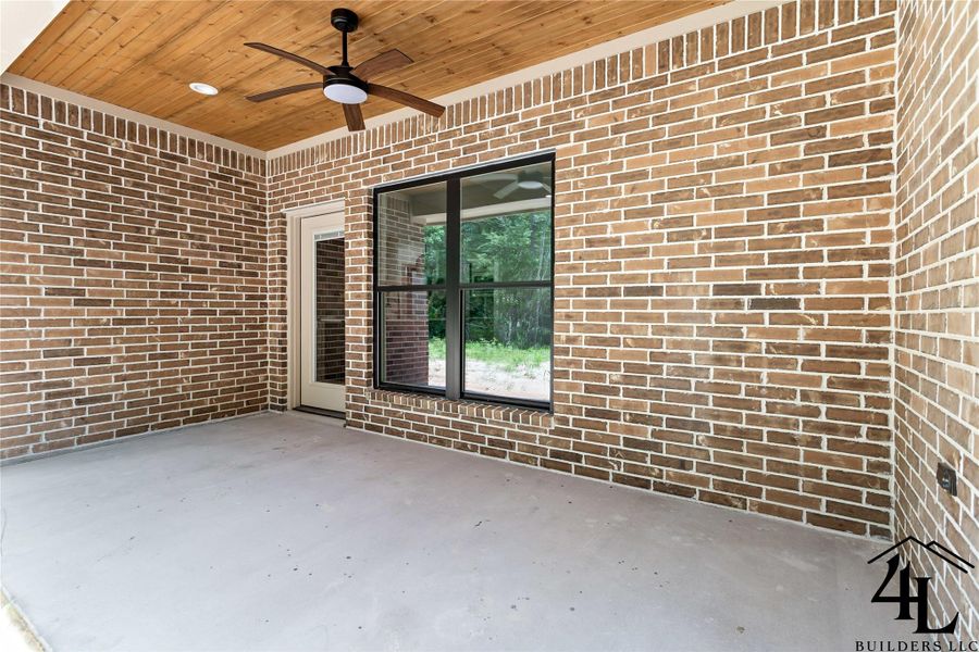 Exterior details and patio area of a home in , Lumberton (Image 4).