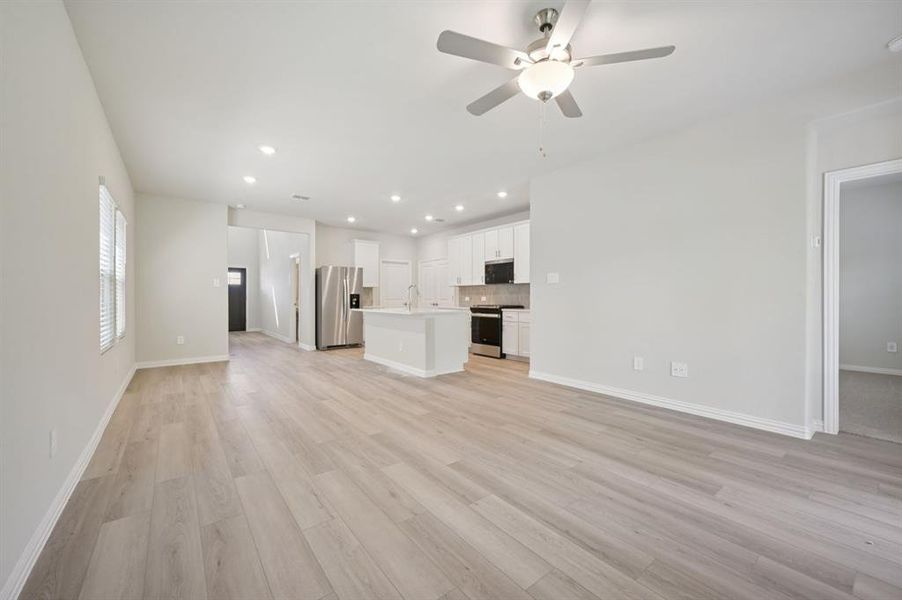 Photo is not of the actual home, but is an inspirational photo of builder’s model home and may depict options, furnishings, and/or decorator features that are not included. Photo is not of the actual home, but is an inspirational photo of builder’s model home and may depict options, furnishings, and/or decorator features that are not included.