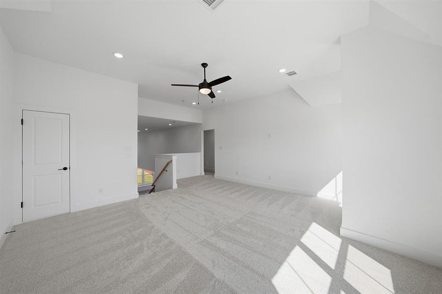 Spacious, unfurnished interior of a new home in Tavolo Park, Fort Worth (Image 24).