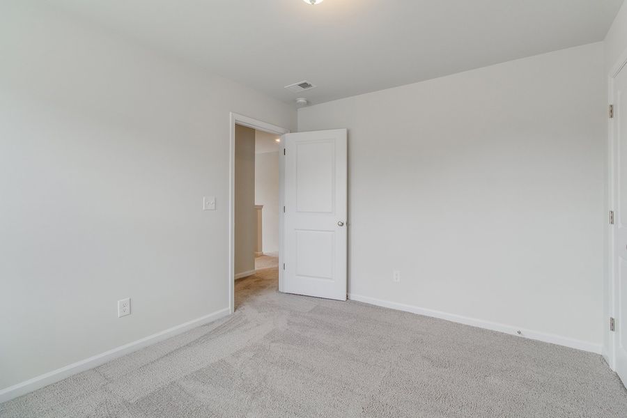 Spacious, unfurnished interior of a new home in Bluefield, Lexington (Image 24).