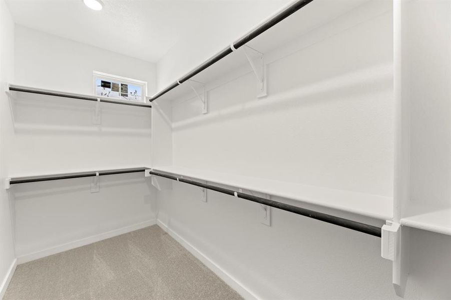 25. 843 Perdernales - Closet