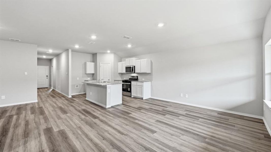 Spacious, unfurnished interior of a new home in Legado, Cleburne (Image 17).