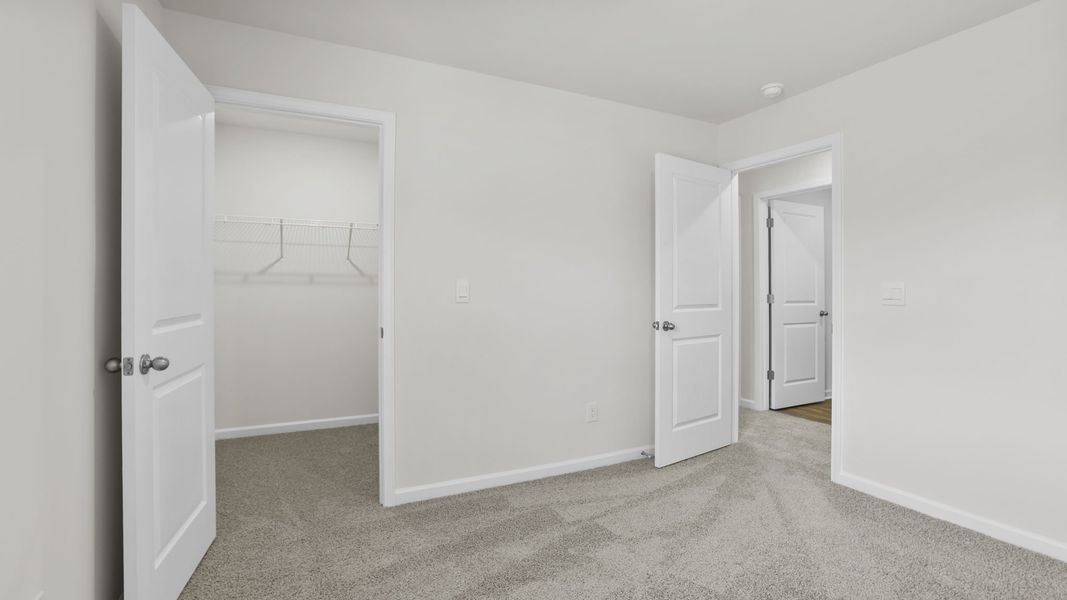 Spacious, unfurnished interior of a new home in Hawk Ridge, Anderson (Image 27).