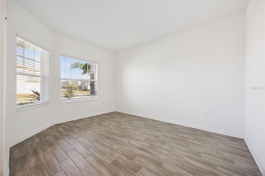 Spacious, unfurnished interior of a new home in Pine Glen: Chateau Collection, St. Cloud (Image 26).