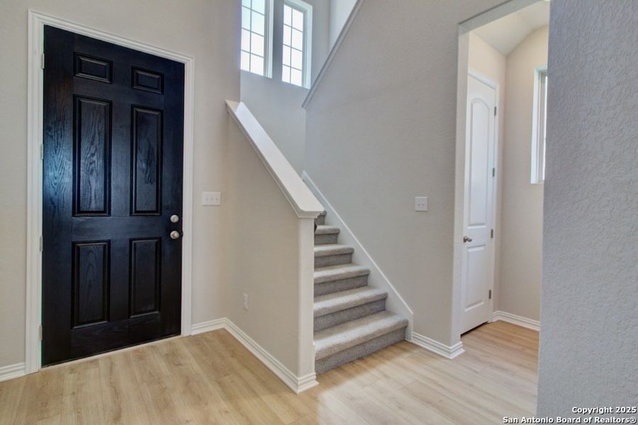 Spacious, unfurnished interior of a new home in Dauer Ranch, New Braunfels (Image 12). Spacious, unfurnished interior of a new home in Dauer Ranch, New Braunfels (Image 12).