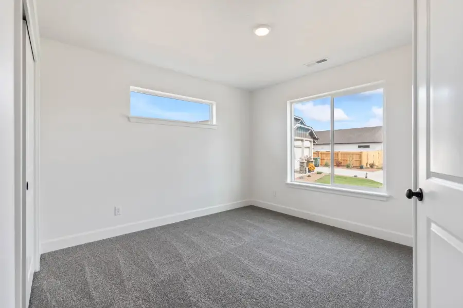 Spacious, unfurnished interior of a new home in Willowbrook, Madras (Image 39).