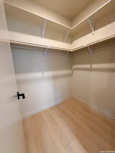 Spacious, unfurnished interior of a new home in , San Antonio (Image 23).