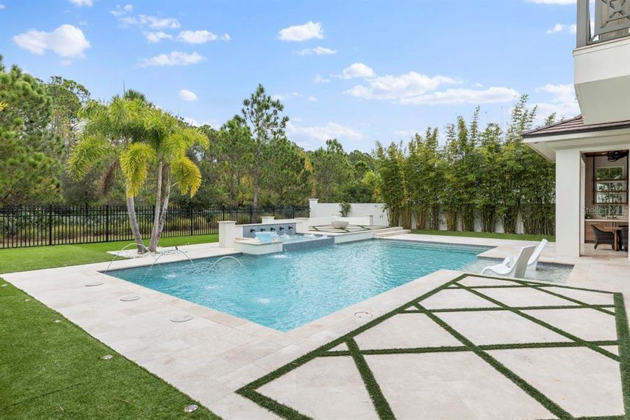 Exterior details and patio area of a home in , Orlando (Image 4).