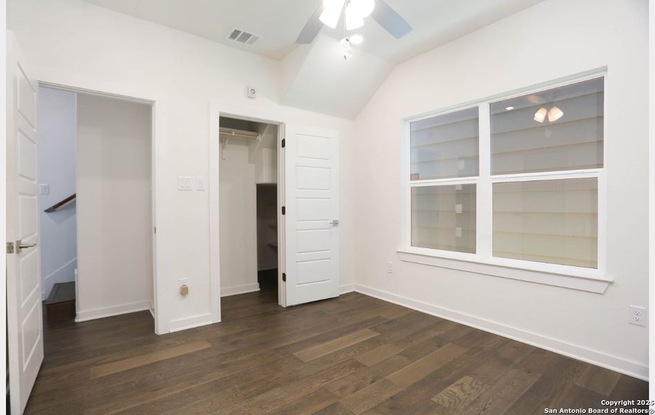 Spacious, unfurnished interior of a new home in , San Antonio (Image 17).