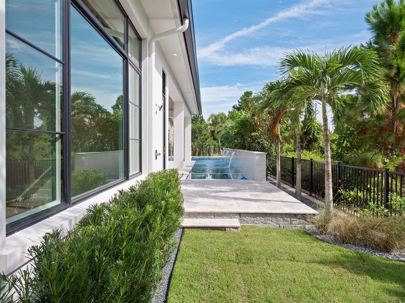 Exterior details and patio area of a home in , Orlando (Image 27).