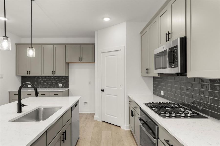 11. 3011 Genevieve - Kitchen (3) 11. 3011 Genevieve - Kitchen (3)