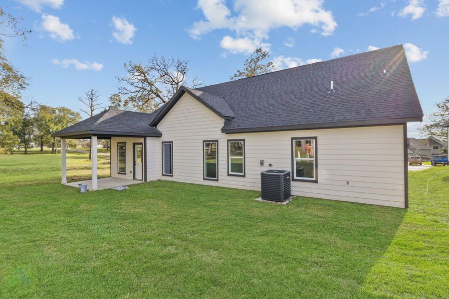 Oversized back porch! Oversized back porch!