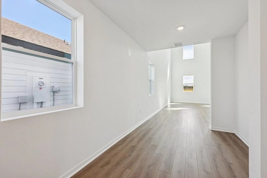 Spacious, unfurnished interior of a new home in Northlake at Ovation, Winter Garden (Image 19).