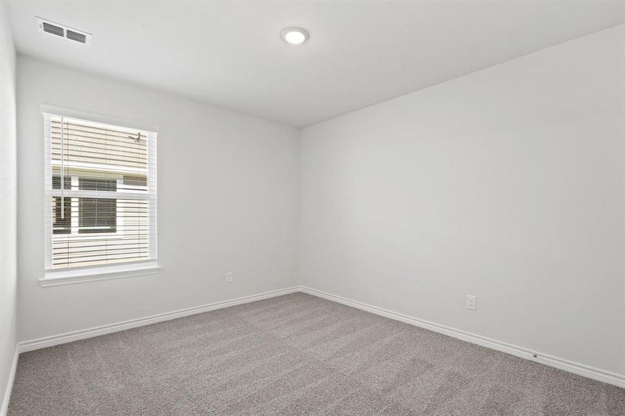 Spacious, unfurnished interior of a new home in Sycamore Landing, Fort Worth (Image 9).