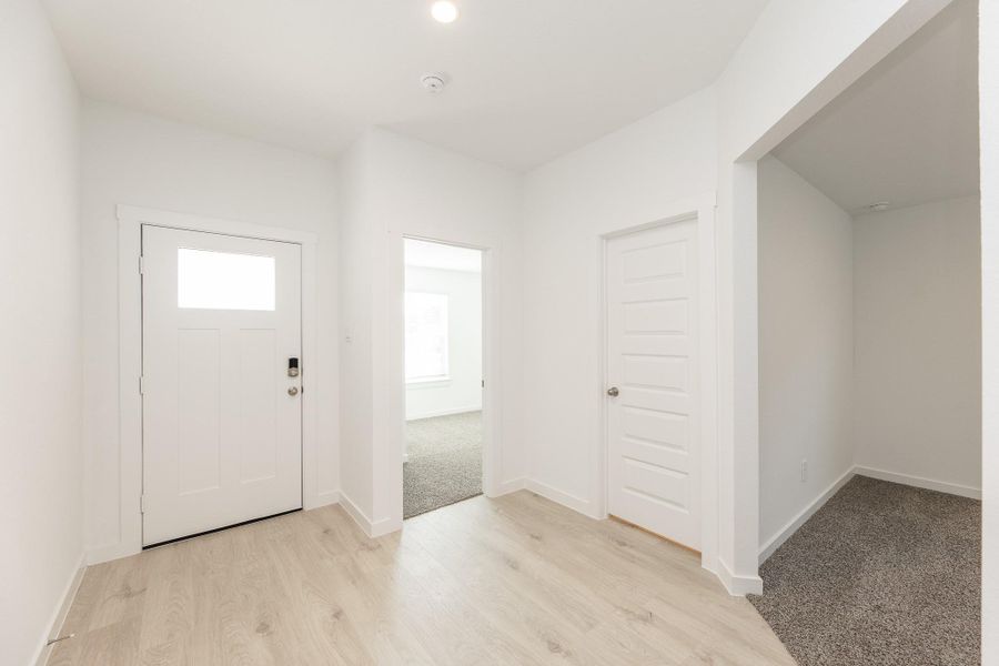 Spacious, unfurnished interior of a new home in , Fulshear (Image 27). Spacious, unfurnished interior of a new home in , Fulshear (Image 27).