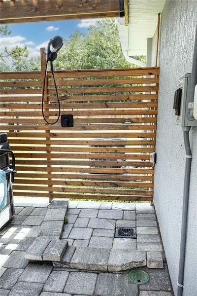 Exterior details and patio area of a home in , Belleview (Image 38).